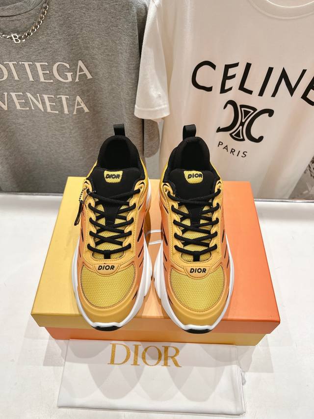 顶级出厂 Dior* 迪奥d家b44系列全新厚底休闲运动鞋 市场顶级版本～ 原版购入开发 做货 这款 Walk'N'Dior*厚底休闲鞋是一款时尚单品，提升该系