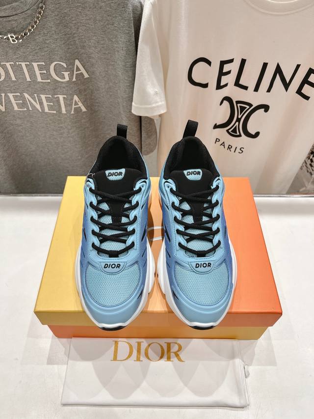 顶级出厂 Dior* 迪奥d家b44系列全新厚底休闲运动鞋 市场顶级版本～ 原版购入开发 做货 这款 Walk'N'Dior*厚底休闲鞋是一款时尚单品，提升该系