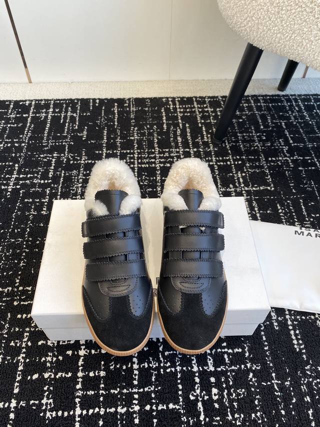 代购级 Isabel.Marant 伊莎贝尔 玛兰 24Ss 新款小白鞋 德训鞋 以打破常规的不羁风格展现生活面貌，整个鞋型设计灰常简洁，又不失设计感，有复古德