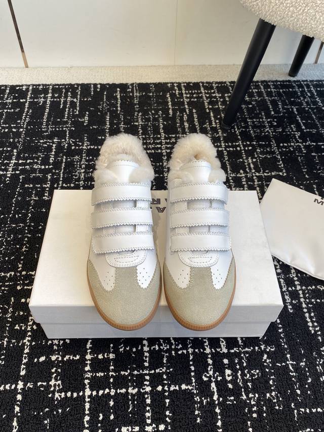 代购级 Isabel.Marant 伊莎贝尔 玛兰 24Ss 新款小白鞋 德训鞋 以打破常规的不羁风格展现生活面貌，整个鞋型设计灰常简洁，又不失设计感，有复古德