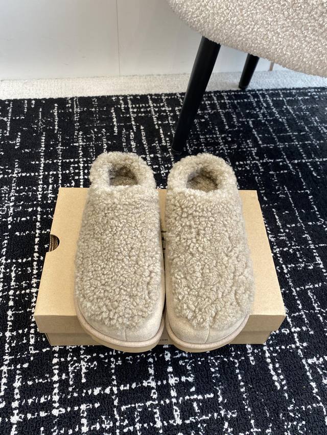 代购级 Ugg 圆头厚底包头拖 冬季新款女同款休闲舒适 厚底圆头 它的优点就是特别轻又好走路 跑步都没问题搭任何的裤都可以露不露可爱的毛边都好看搭配修身裤十袜子