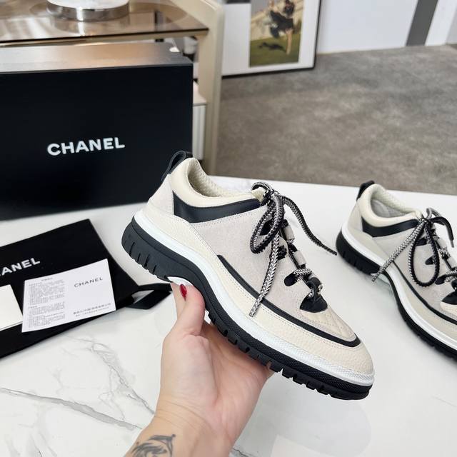 高版本香奈儿chanel，小香2024K秋冬专柜最新款休闲鞋四季鞋，本季秋冬季节必备单品！！香奈儿女士钟爱简约又难以抗拒系 搭配展现与众不同的穿搭系带风格、自由