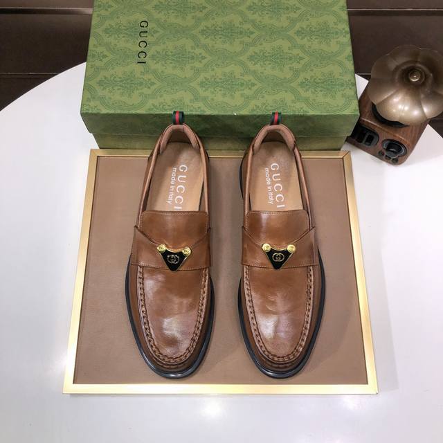 工厂 意大利顶级奢侈男鞋巨头 Gucci 古奇 全牛皮内里 新款报到原汁原味的欧式风格 赏心悦目为了让鞋子更加耐用不变形制作继续沿用传统做法 但仍然不乏创新皮质