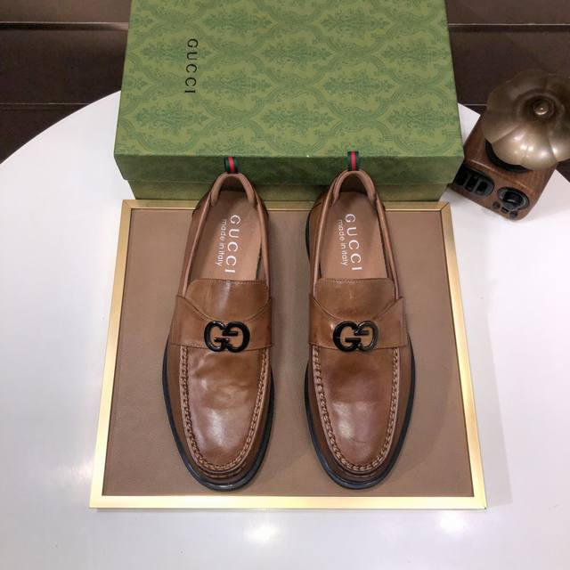 工厂 意大利顶级奢侈男鞋巨头 Gucci 古奇 全牛皮内里 新款报到原汁原味的欧式风格 赏心悦目为了让鞋子更加耐用不变形制作继续沿用传统做法 但仍然不乏创新皮质