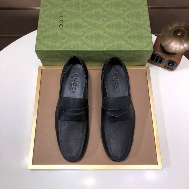 工厂 意大利顶级奢侈男鞋巨头 Gucci 古奇 全牛皮内里 新款报到原汁原味的欧式风格 赏心悦目为了让鞋子更加耐用不变形制作继续沿用传统做法 但仍然不乏创新皮质