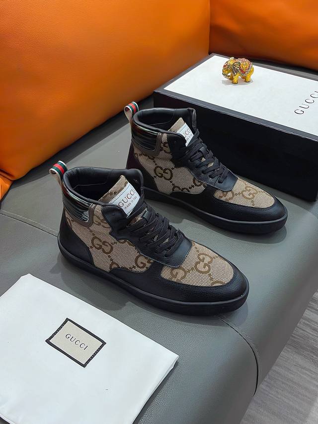 商品名称：Gucci 古驰正规码数: 38-44 高帮鞋商品材料：精选 牛皮鞋面，柔软羊皮 内里；原厂大底