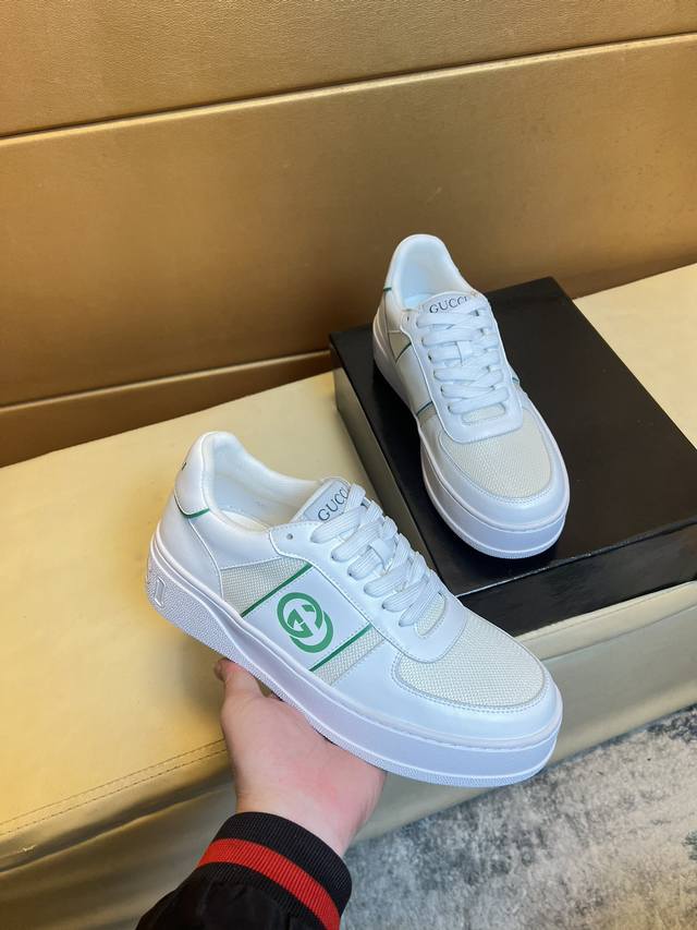 古奇 原单品质.～ 独特现代风运动鞋 休闲鞋潮男必备款 意大利进口原版品牌，进口原版皮，羊里 拒绝脱色磨脚 鞋底：原厂特供原版底，法国懒人风格设计 贴脚 在贴原