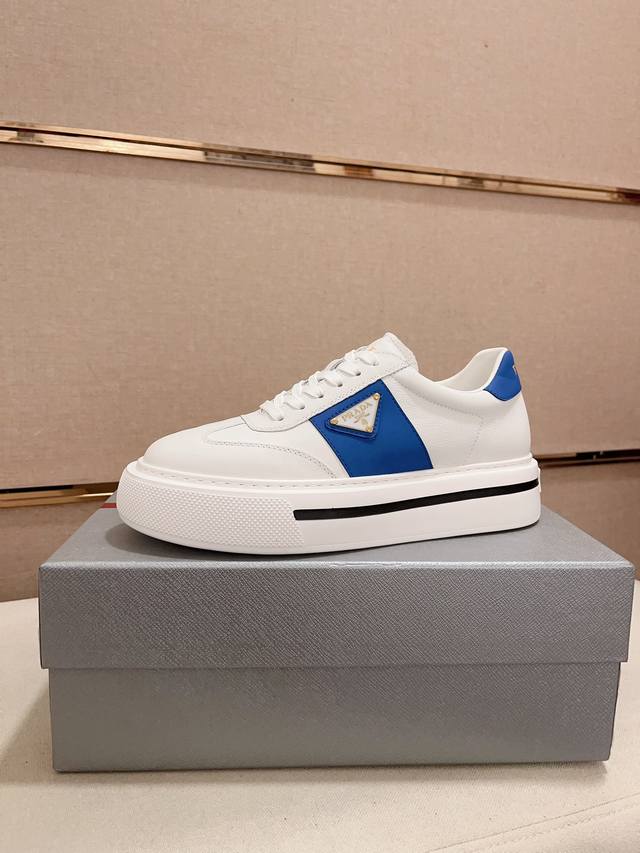 工厂价 高版本 高品质新款prada 普拉达 专柜同步上市， 新款男鞋、面料精选高科技滴胶工艺制作而成 内里:全牛皮内里 高端气垫开模防滑橡胶大底，精美线条、简