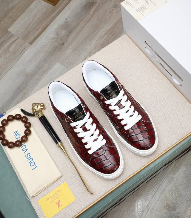 出厂价 牛里louis Vuitton 路易威登2新品米兰时装走秀款lv家标志，大咖风范，时尚潮人必备经典老花花水染牛里特供大底码数38-44 45 46定做
