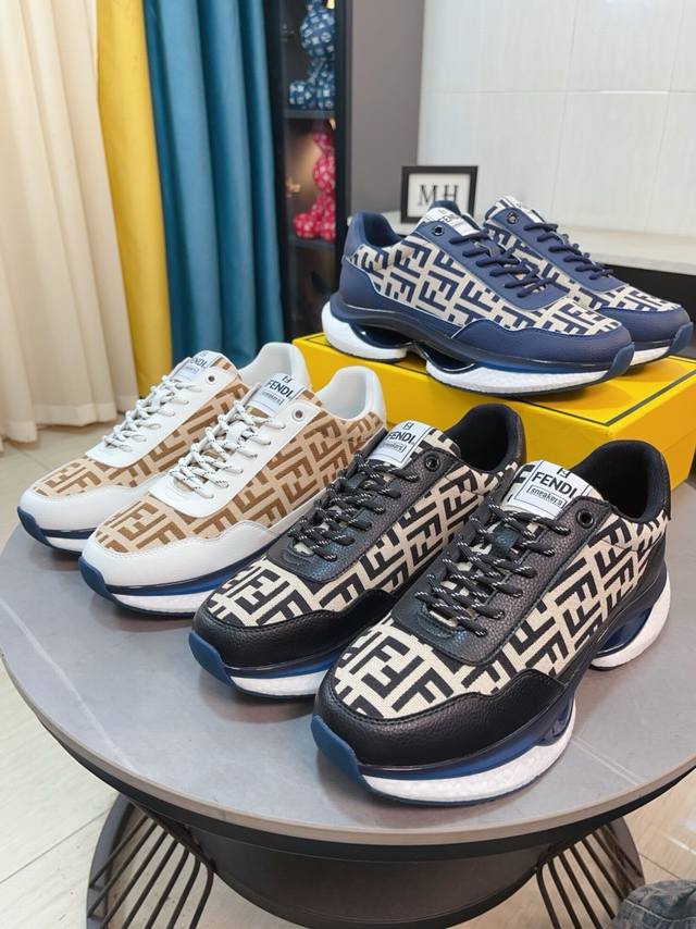 出厂价 Fendi 芬迪经典舒适男士，官网真丝布料真皮内里原版超轻橡胶材质粗纹大底 这种独特的轻薄风格适合这个季节的随意而精致的感性，上脚舒适自然 秋冬休闲出行