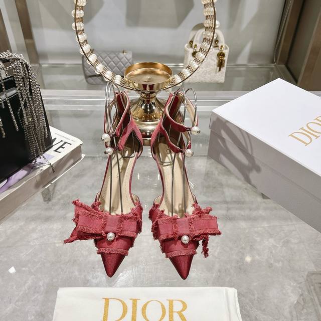 新款流苏织带女鞋 Dior 迪奥 2025春夏走秀新款adiorble高跟女鞋 Cd明星同款时尚流苏蝴蝶结细跟珍珠字母logo五金中空凉鞋 市面顶级高端版本材质