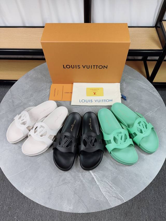 Lv2025春夏新款拖鞋皮带扣子可调松紧的设计 满满的沙滩风情 原版开模lv电绣logo装饰 既时尚又美观超级百搭鞋面牛皮 定制进口牛皮 原版老花皮料 水染羊皮