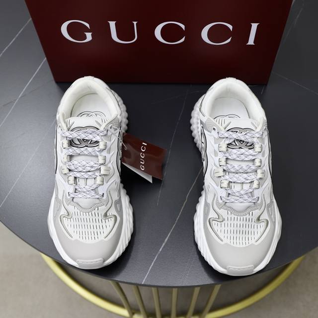 出厂价： Gucci Ripple系列情侣款休闲运动鞋，购入原版精准复.刻！还原细节品质，Gucci Ripple系列运动鞋采用创新缝线工艺制作，打造如水般的流