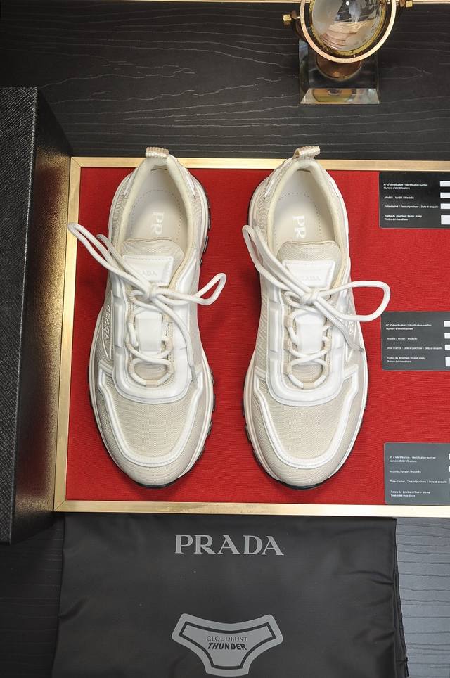 出厂价 普拉达prada 顶级原单，当季新款，高品质原单牛货，顶级高丝光牛皮拼原版透气布料+进口滴胶，内里进口弹力布配原版牛皮垫脚，原厂厚大底！品质保证！码38