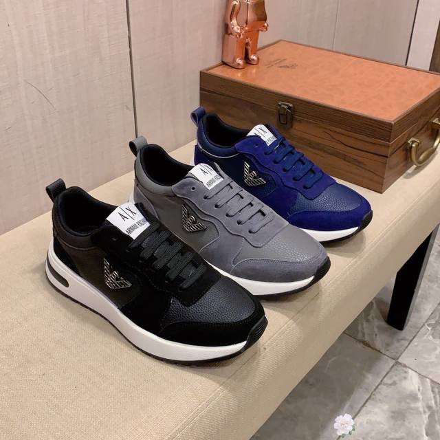 新款: 厂价: 阿玛尼armani* 最新爆款休闲鞋，顶端品牌奢侈～代购，顶级～质量 鞋面選用进口透气牛皮搭配材质透气羊皮里 精细做工 原版个性时尚柔软橡膠耐磨