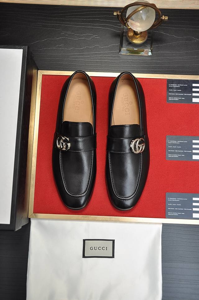 出厂价 意大利顶级奢侈男鞋巨头 Gucci 古奇 全牛皮内里 新款报到原汁原味的欧式风格 赏心悦目为了让鞋子更加耐用不变形制作继续沿用传统做法 但仍然不乏创新皮