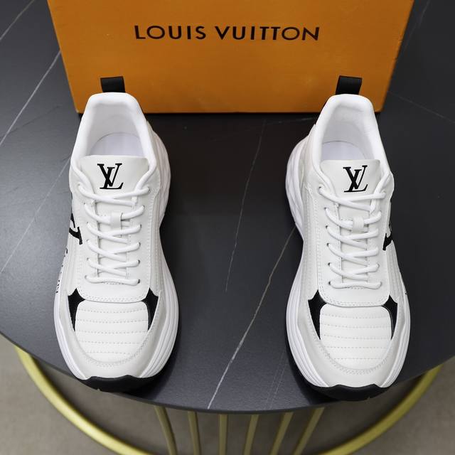 出厂价：品牌：Lv路易威登标准码：38-44 45订做等级：官网同款材料：原厂皮面料 舒适内里 轻便耐磨大底款式类别：男士时尚休闲鞋靴 跑步 运动鞋 尊贵奢侈品