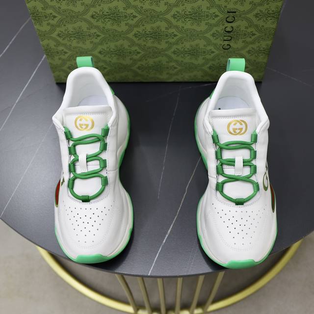 出厂价：品牌：古奇gucci标准码：38-44 45订做等级：官网同款材料：原版面料 舒适羊皮内里 增高轻便耐磨柔软大底款式类别：男士时尚休闲鞋 跑步 运动鞋