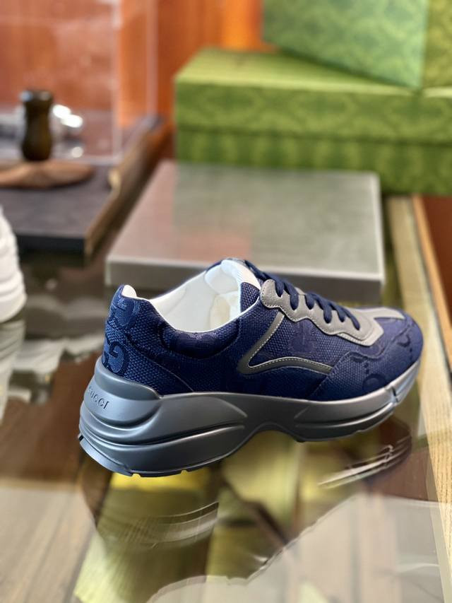 Gucci古驰rhyton 运动鞋.老爹鞋Size；35~45原皮料 ：牛皮 原材料不磨脚，不掉漆，显腿长，还柔软虽然贵一点 ，有种品质叫做 放心免检Gucci