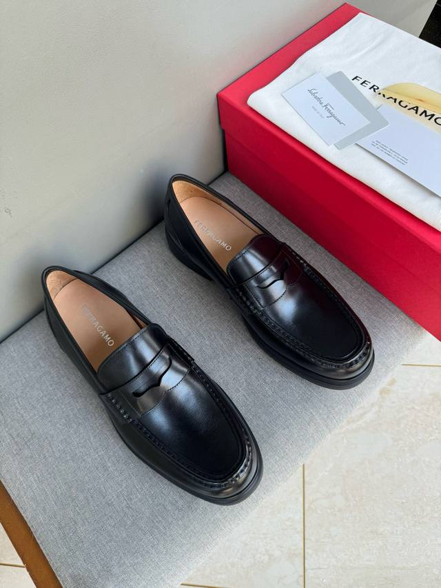 原单品质 菲拉格慕ferragamo休闲皮鞋 专柜新款同步 精致手工缝线 做工细节堪比专柜 原版橡胶大底 防滑耐磨 39-44现货