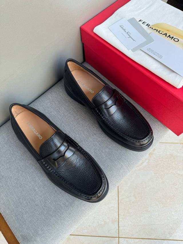 原单品质 菲拉格慕ferragamo休闲皮鞋 专柜新款同步 精致手工缝线 做工细节堪比专柜 原版橡胶大底 防滑耐磨 39-44现货