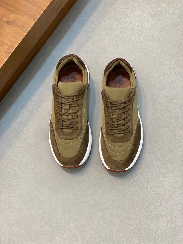 Loro Piana 诺优翩雅 经典款慢跑鞋，男士系带休闲鞋运动鞋，高品质轻便舒适面料，户外休闲均可，配色年轻又有活力，有3M反光设计，搭配运动装或休闲西装都超