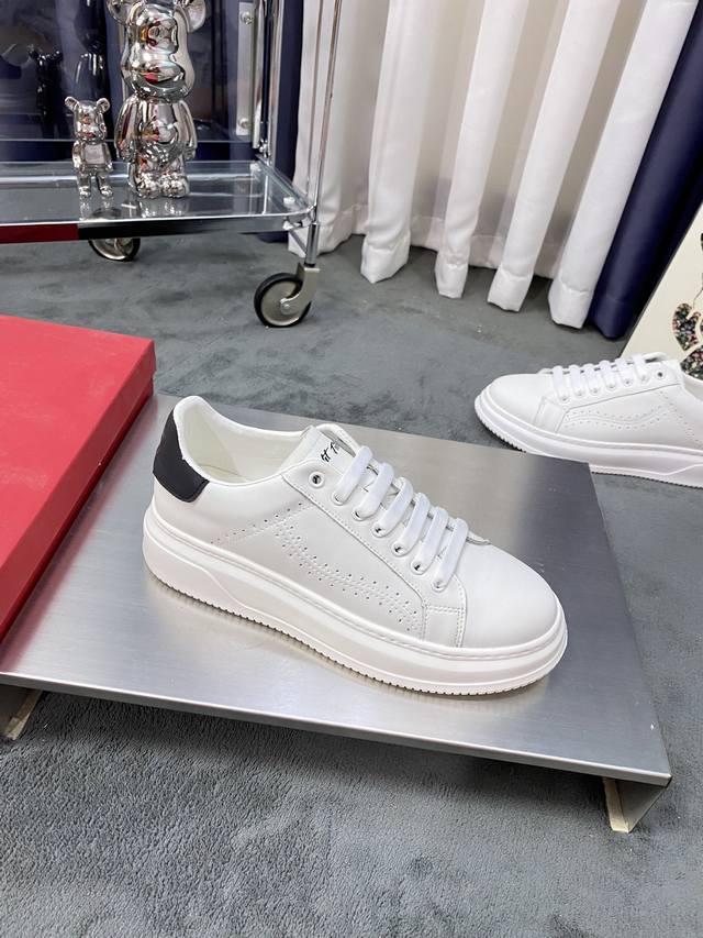 商品商标: Ferragamo 菲拉格慕正码码数: 38-44商品材料: 炸街男神新品运动鞋来袭，专柜同步发售原厂配置，意大利进口原版牛皮，鞋底原厂特供原版底超