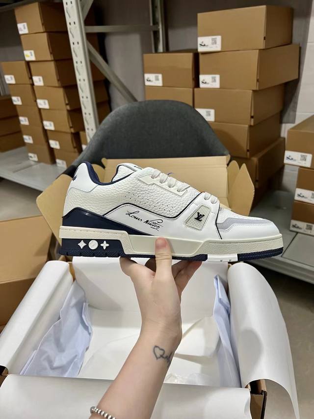 情侣码#东莞顶级代购版本 Lv Trainer 情侣限定系列休闲运动篮球鞋颜值担当 上脚帅炸，每个颜色都是巨巨巨好看！潮人必备单品原版订制压纹粒面小牛皮 非市面