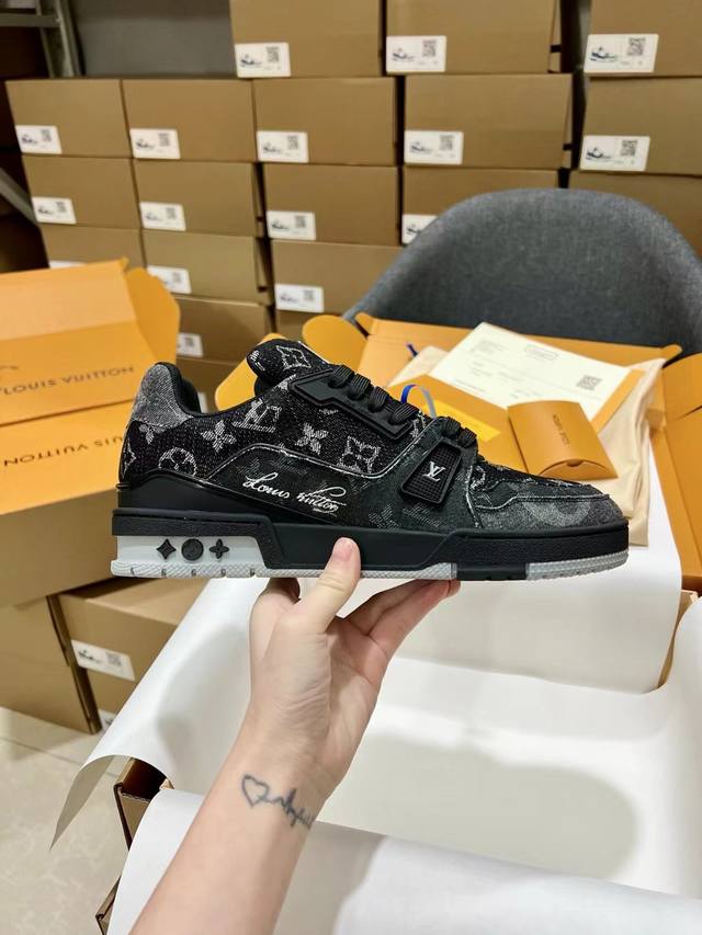 男码#东莞顶级代购版本 Lv Trainer 情侣限定系列休闲运动篮球鞋颜值担当 上脚帅炸，每个颜色都是巨巨巨好看！潮人必备单品原版订制压纹粒面小牛皮 非市面超