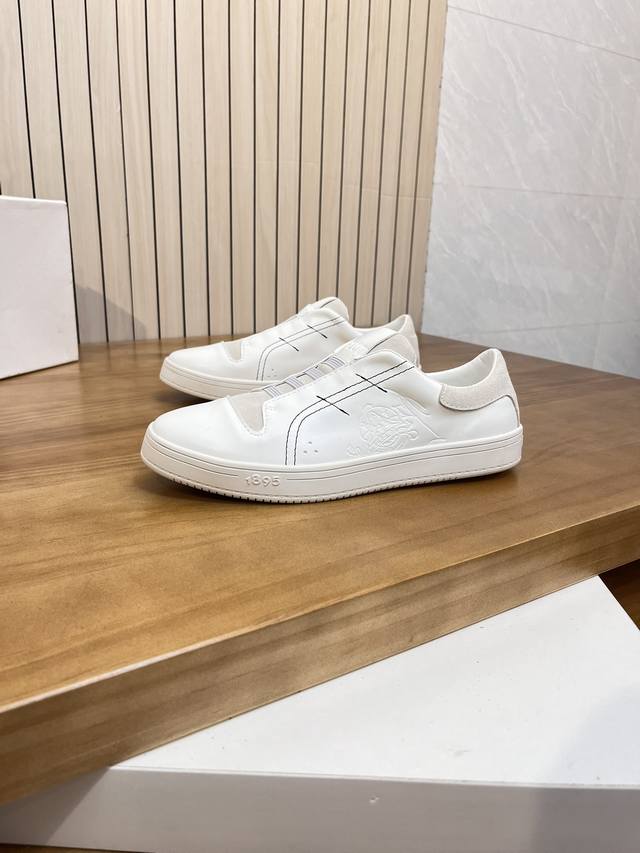 价:商品商标：Berlut* 布鲁提* 低帮运动鞋正码码数: 38-44 可订做45.46商品材料：鞋面进口牛皮，羊皮内里，原版大底编 号：803