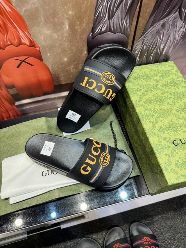 家高端男士夏季拖鞋，鞋面材质eva技术，磨砂面 压印品牌logo，私模大底，细节完美，尽显大牌风范，休闲宽松舒适型，高品质精品，夏季必入哦！Size：男38-4
