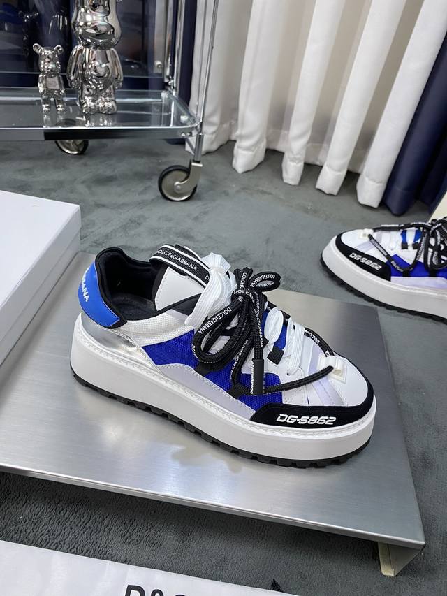 商品商标: Dolce&Gabbana 杜嘉&班纳正码码数: 35-44，45 46定做商品材料: 鞋面意大利牛皮拼接布料鞋面，羊皮垫网布内里，鞋底：原厂特供原