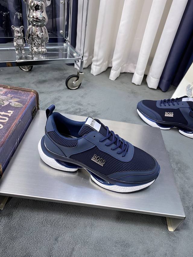 商品商标:Hugo Boss 运动鞋正码码数:38-44商品材料:Boss全新设计完美做工打造装柜品质，鞋面多种材质拼接，网布内里柔软舒适，橡胶大底超轻 耐磨、