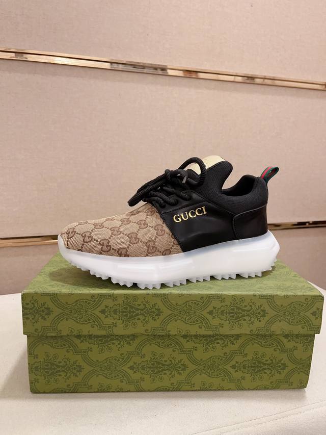 工厂价: 古奇gucci 官网最新款休闲时尚男鞋，爆款版型简洁大气，潮男专属.独有的官网最新品牌元素元素古奇原版装饰，时尚又大方，面料原版牛皮网布透气内里，官网