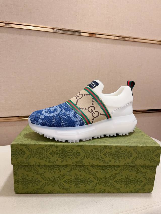 工厂价: 古奇gucci 官网最新款休闲时尚男鞋，爆款版型简洁大气，潮男专属.独有的官网最新品牌元素元素古奇原版装饰，时尚又大方，面料原版牛皮网布透气内里，官网