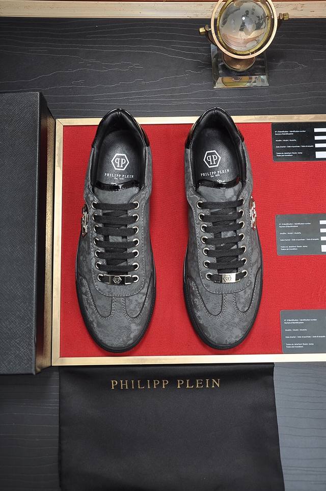 出厂价 Philipp Piein 全羊皮内里 菲利普普萊茵 官网最新款原版开模，面料：原版头层粒面小牛皮，原版五金轱辘头，裡料：羊皮内里做工精细，完美楦型，码