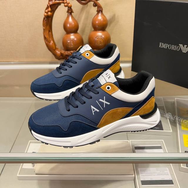 阿玛尼 Armani Exchange 官网最新款 Ax时尚休闲男鞋，爆款版型简洁大气，潮男专属.独有的官网最新品牌元素元素原版装饰，时尚又大方，面料原版牛皮羊