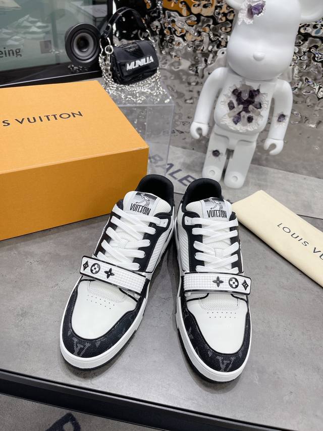 Lv-路易-威登 Pk市场一切版本 情侣款走秀新款 篮球板鞋 代购品质原版1：1开发复刻！！上脚非常舒适 做工精细鞋面由意大利进口小牛皮拼接，侧边饰有品牌log