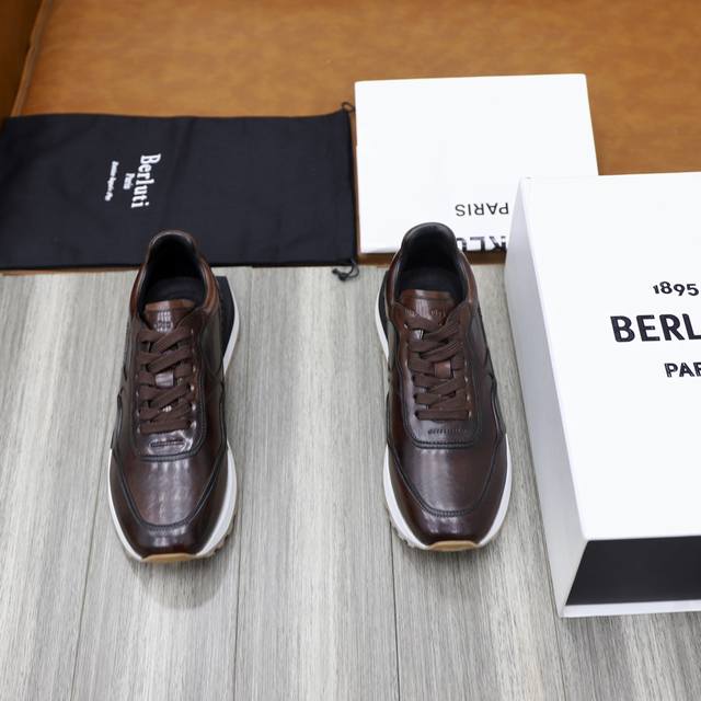 原单品质：品牌：Berluti 布鲁提标准码：男码39 44 38 45定做等级：官网同款 原单品质材料：原版牛皮拼接 原版双色组合大底款式类别：男士时尚休闲鞋