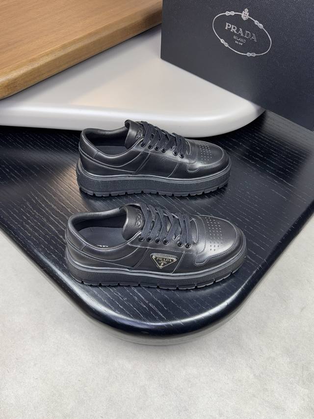 Prada 普拉达-高端品质 原单休闲运动鞋-鞋面：纳帕小牛皮、鞋身品牌金属扣件、鞋舌后跟空压品牌logo-内里：水染牛皮-大底：超轻tpu发泡 橡胶；成型大底