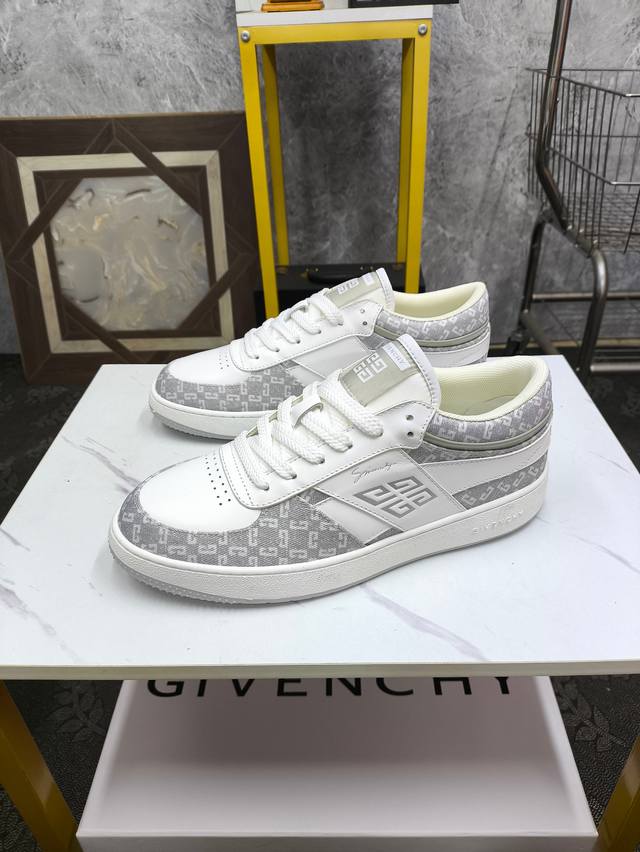 Givenchy 纪梵希 新款 专柜同步 人手一双 不容错过 专柜买版 完全1:1 开模定制顶级版本 原版展示提供对比 让大货做到和原版0区别 实物和图片来见证