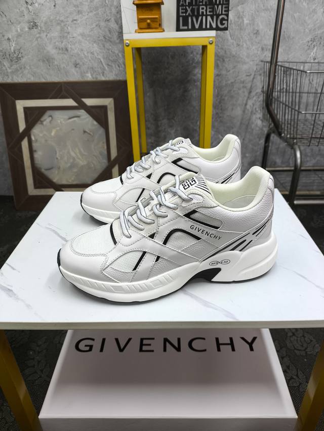 Givenchy 纪梵希 新款 专柜同步 人手一双 不容错过 专柜买版 完全1:1 开模定制顶级版本 原版展示提供对比 让大货做到和原版0区别 实物和图片来见证