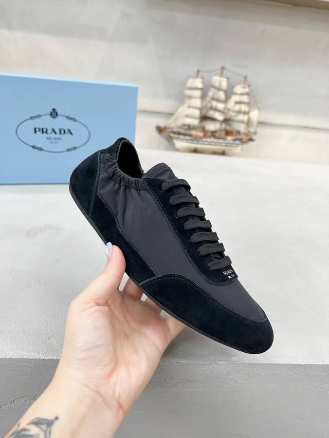 普拉达prada，2025早春男女新款，面料丝光牛反绒，牛皮垫脚，橡胶大底，码数35~45码