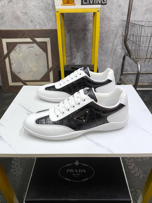 Prada-普拉达 官网同步 专柜品质 欧洲走秀款 鞋面进口原版牛皮面料 简而不凡 奢而不华 此款演绎着恰到好处 真皮内里 羊皮内里 特供大底 尺码 Size