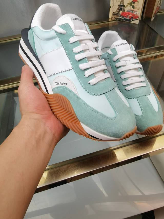 工厂价： 汤姆 Tom Ford 美国复古轻奢 情侣款size：35-44 Tom Ford设计师曾经是古888驰的设计师，来自美国品牌，贸易单，国内罕见，不易
