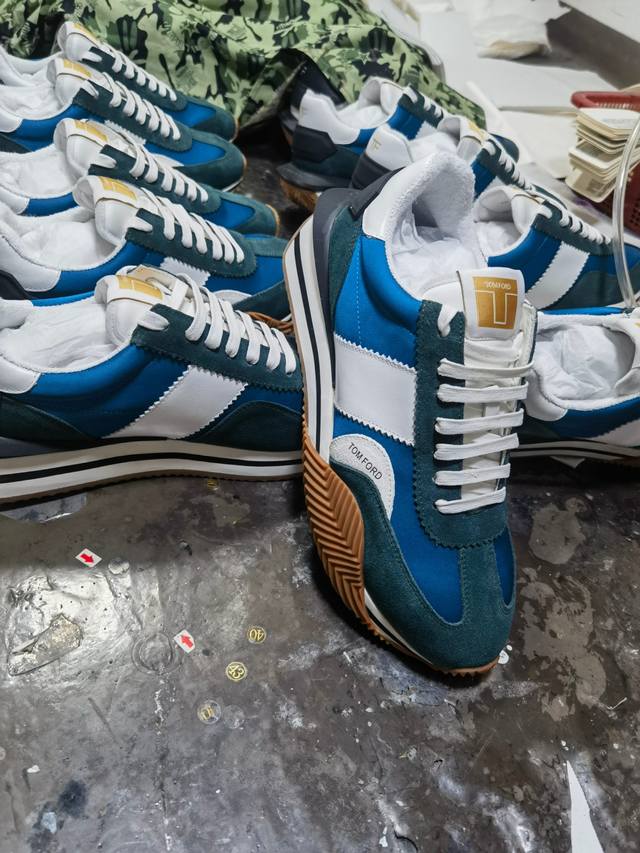 工厂价： 汤姆 Tom Ford 美国复古轻奢 情侣款size：35-44 Tom Ford设计师曾经是古888驰的设计师，来自美国品牌，贸易单，国内罕见，不易