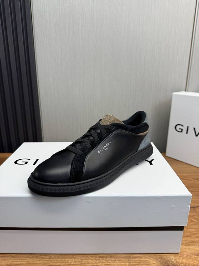 工厂价Givenchy纪梵希 .男士新款时尚休闲板鞋热卖进口牛皮.舒适羊皮内里 原版大底 脚感舒适 38-44码 45订做不退换