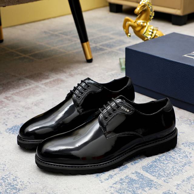 工厂价 Dior 迪奥 香港专柜新款休闲男鞋上市 官网1:1制作 意大利编织牛皮+水染皮内里 欧美大师设计 完美造型打造专柜品质，纯色橡胶耐磨大底加经典炫头！超