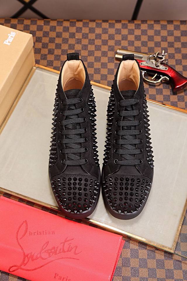 出厂价 Christian Louboutin Cl红底鞋 专柜钉钉系列，高帮情侣休闲板鞋 独家热款发布活动乳胶垫脚成品大底车线女35-40#男38#-46,全