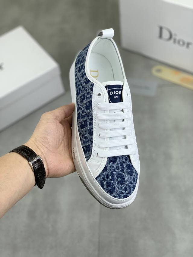 工厂价 实价 Dior 2025迪奥原版系带低帮男鞋 经典款休闲鞋本款是官方主打经典款，1:1质量，原厂名师制作，采用优质牛皮配原版材料舒适透气网布內里猪皮鞋垫
